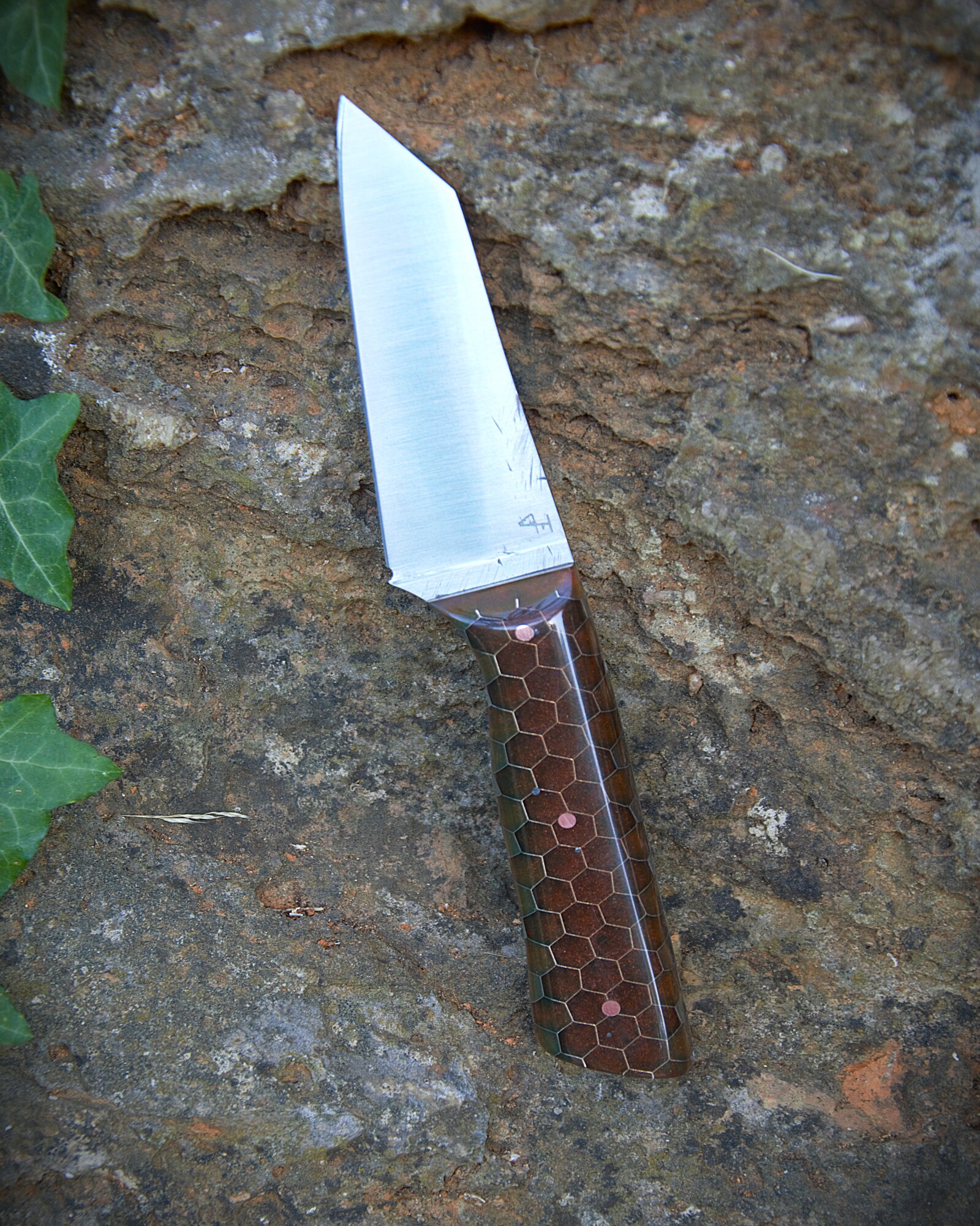 Couteau de cuisine en résine effet nid d'abeille