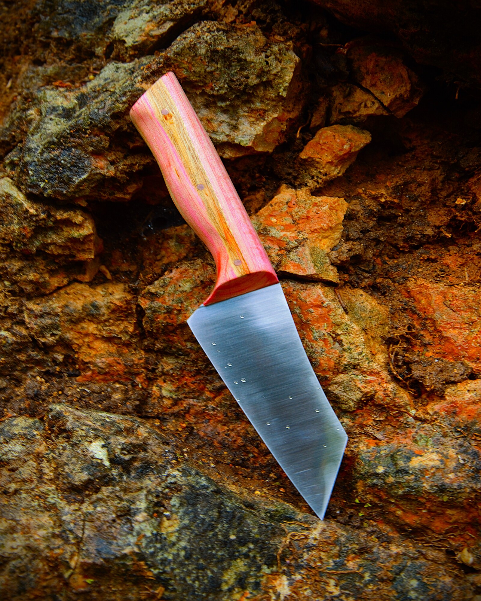 Couteau de cuisine en peuplier ondé teinté stabilisé