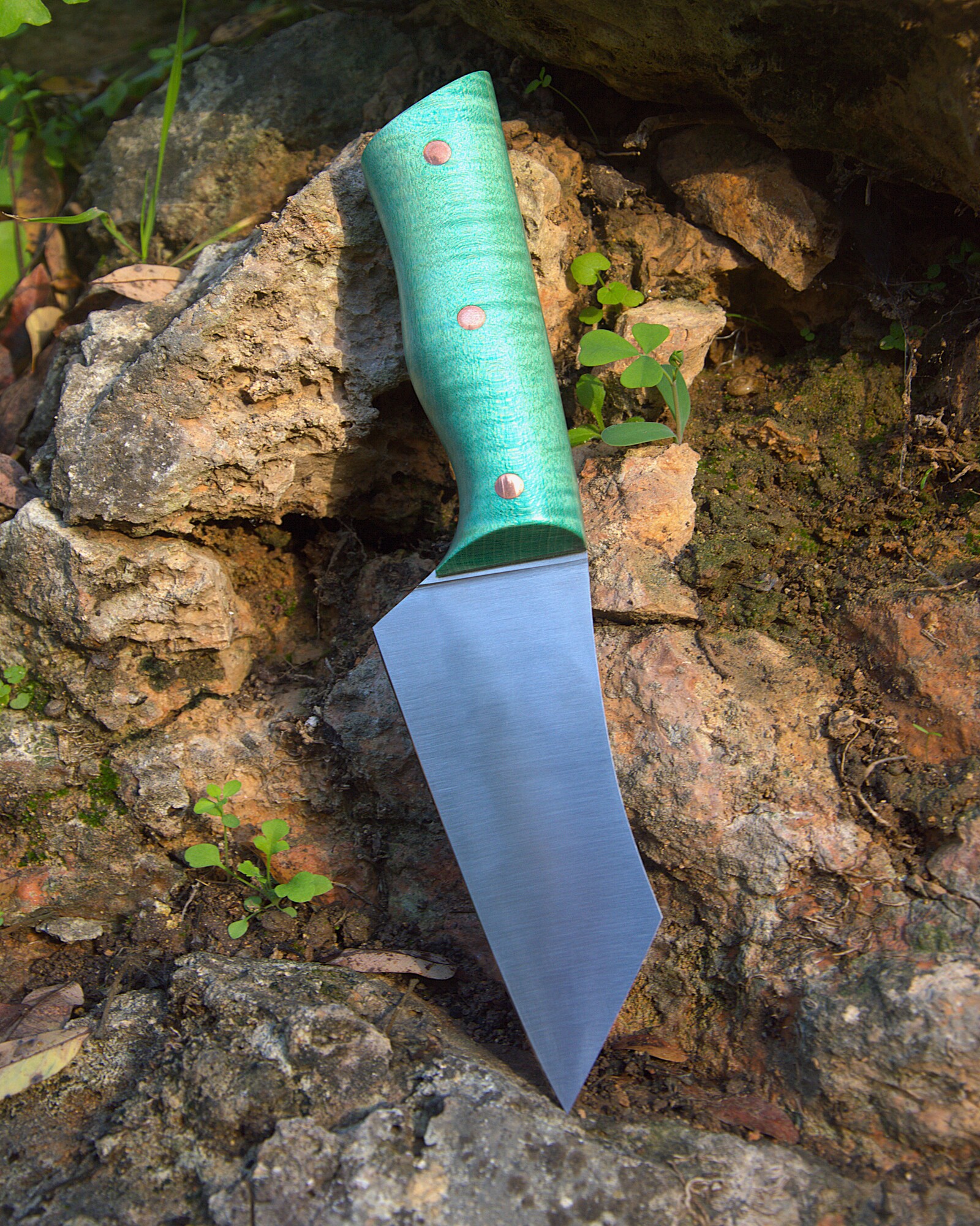 Couteau de cuisine en érable ondé teinté stabilisé